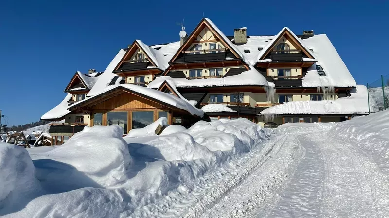 Paesaggio montano intorno alla struttura
