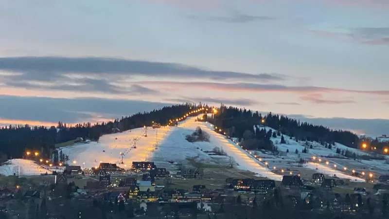 Paesaggio estivo intorno al resort